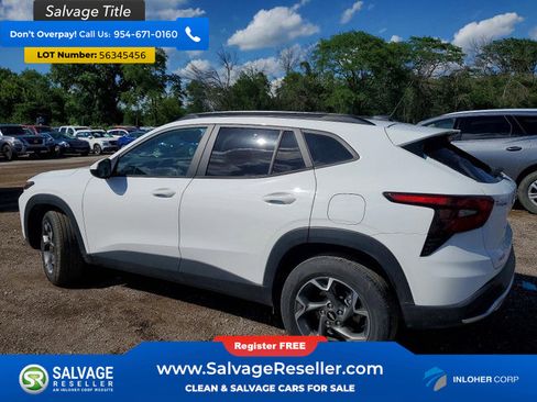 Used 2025 Chevrolet Trax LT FWD image 3