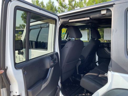 Used 2015 Jeep Wrangler Unlimited Sport w/ Quick Order Package 24S AWD/4WD image 12