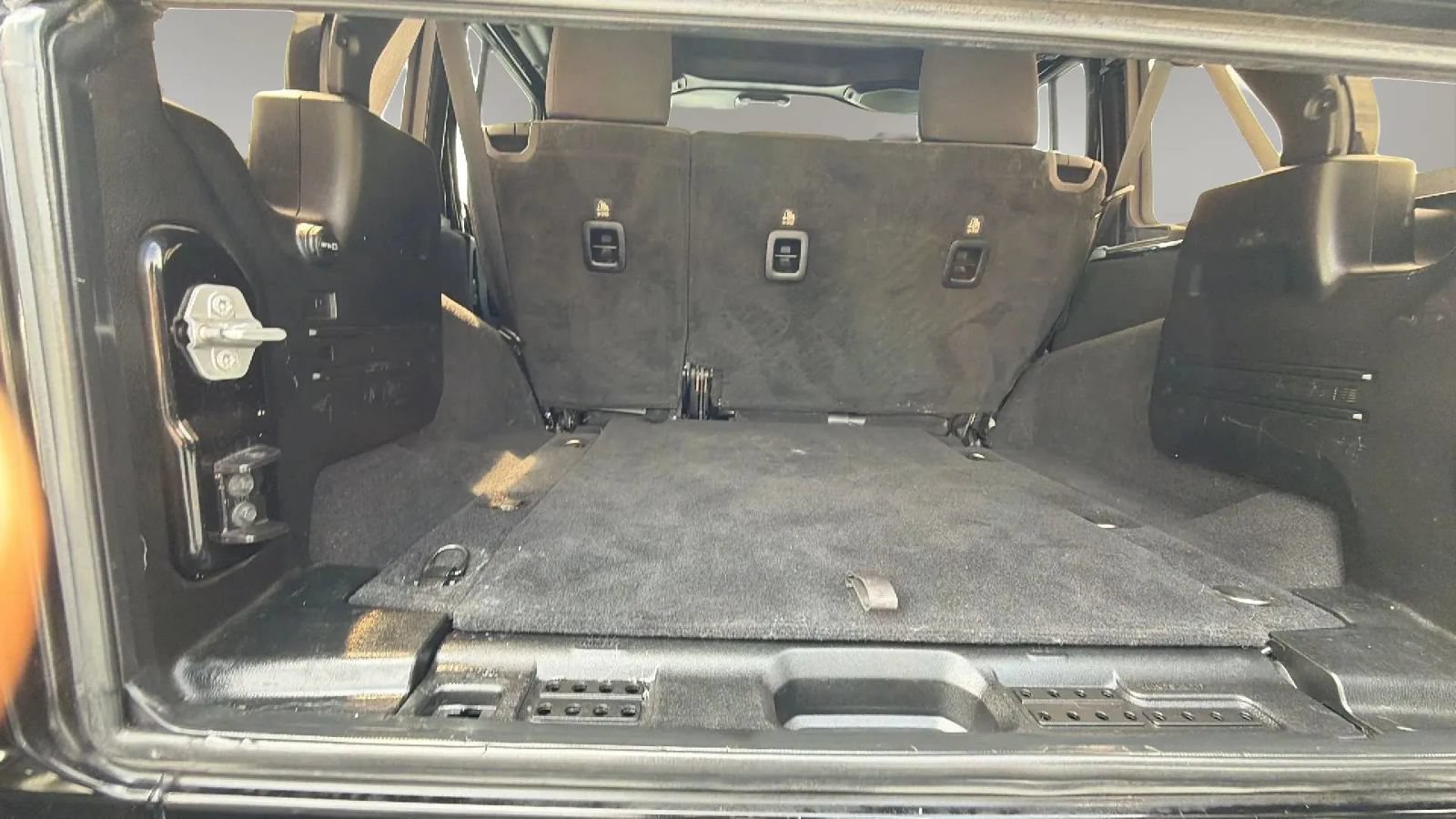 Used 2018 Jeep Wrangler Unlimited Sport S AWD/4WD image 9