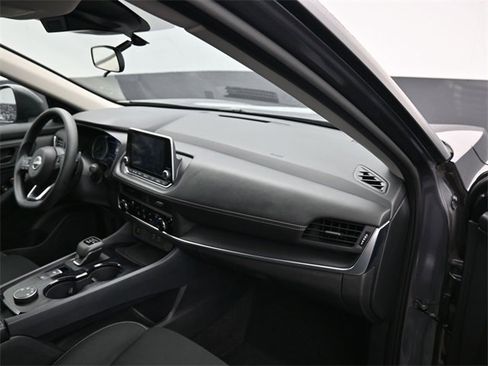 Used 2024 Nissan Rogue S image 9