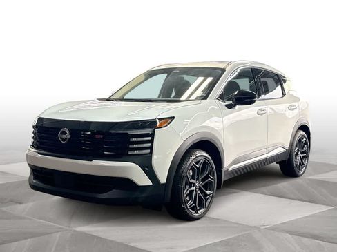 Used 2026 Nissan Kicks SR w/ SR Premium Package AWD/4WD image 4