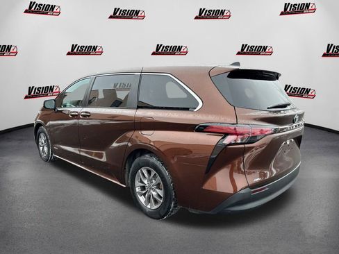 Used 2021 Toyota Sienna LE image 7