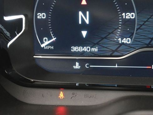 Used 2022 GMC Yukon Denali w/ Denali Premium Package image 34