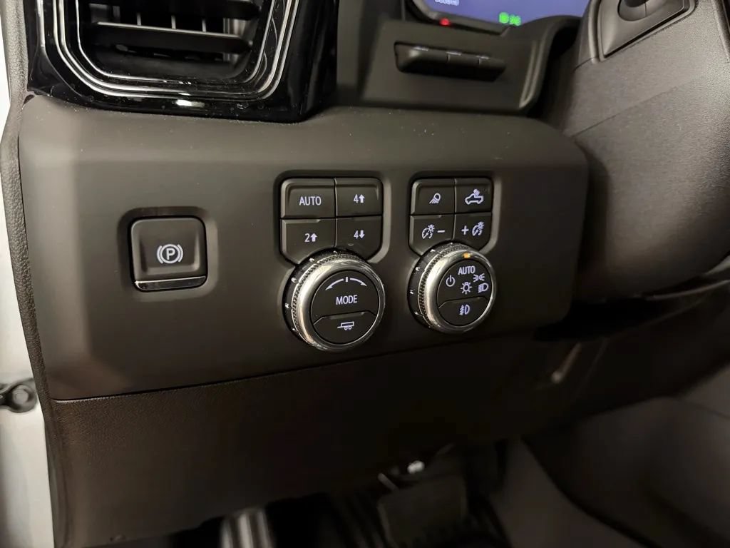 Used 2026 GMC Sierra 3500 AT4 w/ AT4 Premium Plus Package AWD/4WD image 21