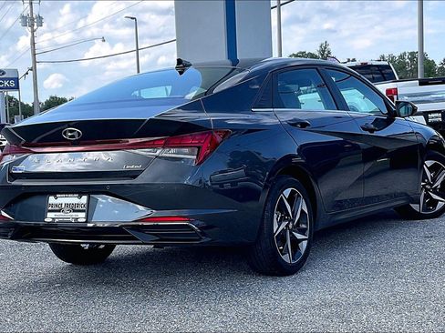 Used 2023 Hyundai Elantra Limited FWD image 12