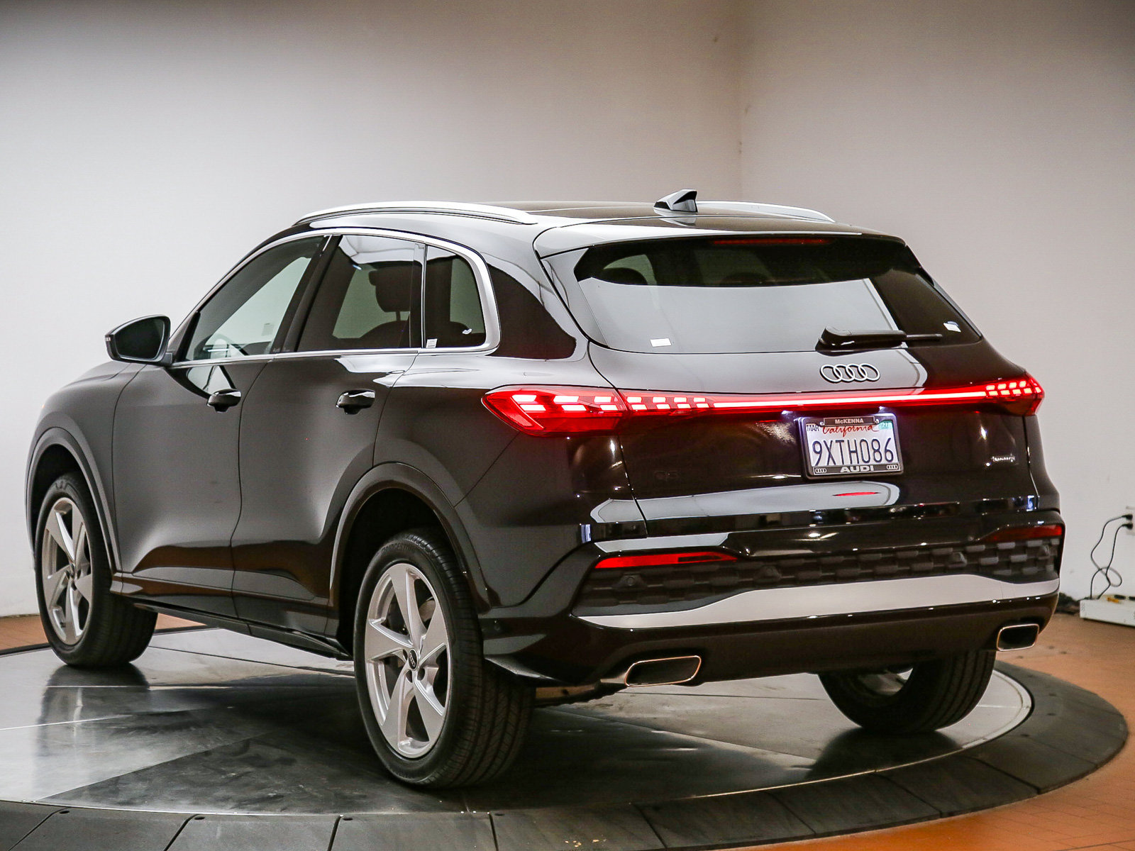 Certified 2025 Audi Q5 Premium AWD/4WD image 5