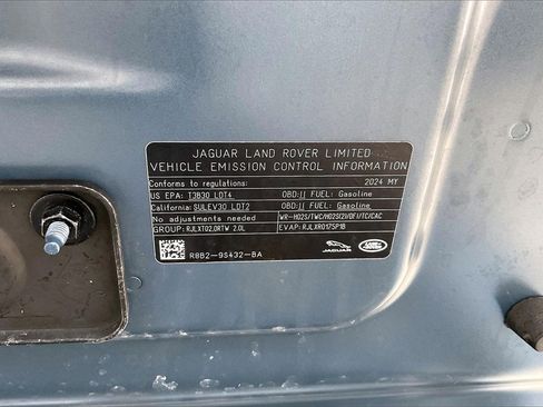 Used 2024 Land Rover Defender 110 S image 31