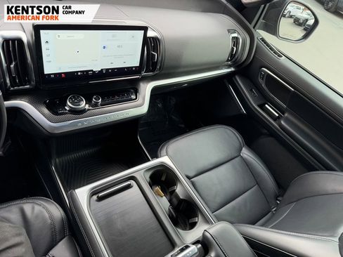 Used 2025 Ford Expedition Max Platinum w/ Stealth Appearance Package image 25