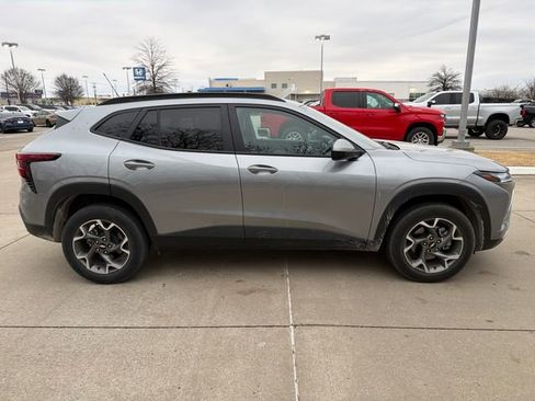 Used 2025 Chevrolet Trax LT image 12