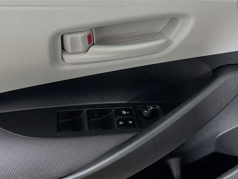 Used 2022 Toyota Corolla LE FWD image 17