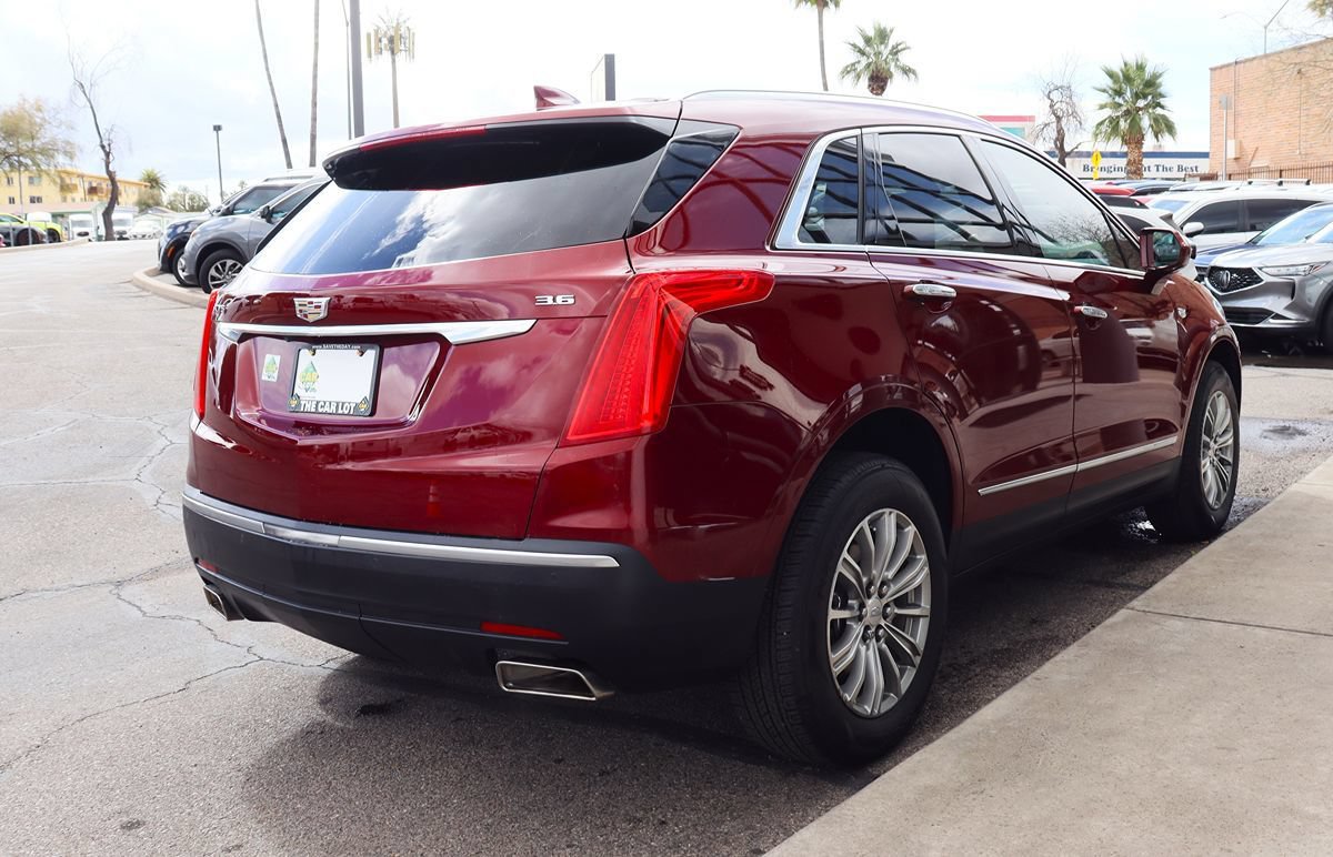 Used 2017 Cadillac XT5 Luxury w/ Driver Awareness Package FWD image 13
