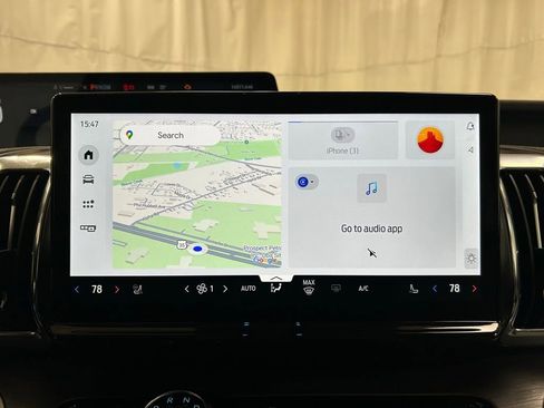 Used 2025 Ford Expedition Platinum image 18