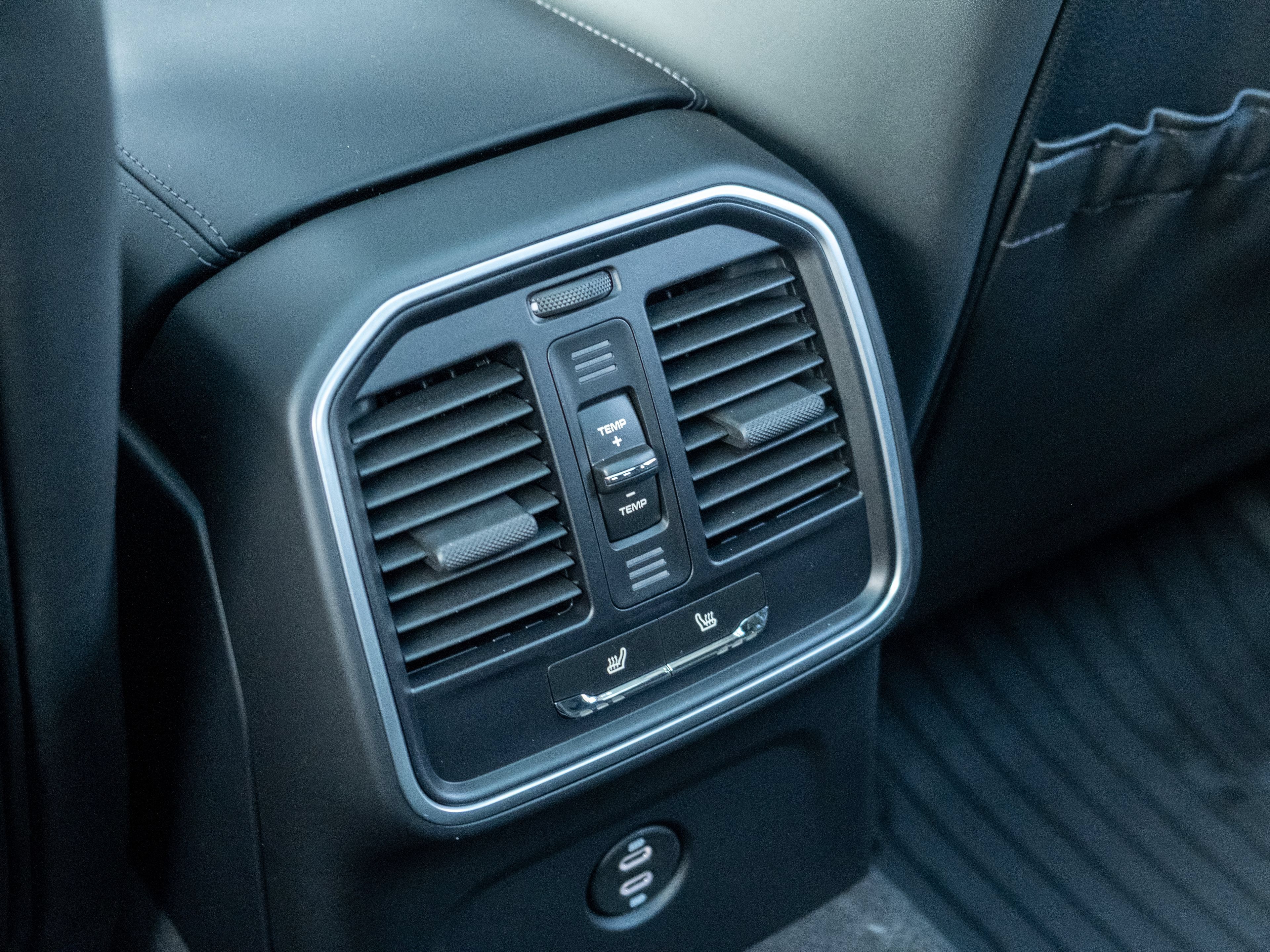 Certified 2026 Porsche Macan Turbo AWD/4WD image 42