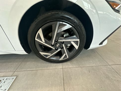 Used 2025 Hyundai Elantra SEL FWD image 18