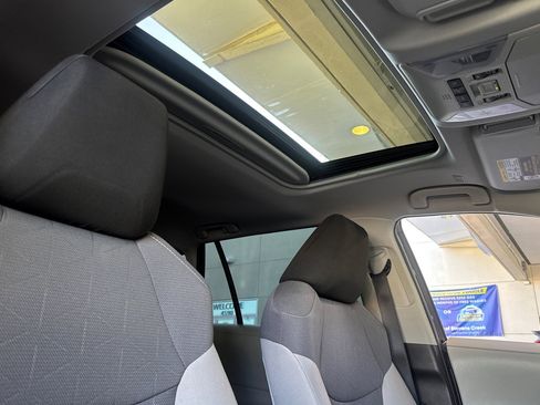 Used 2025 Toyota RAV4 XLE w/ Convenience Package FWD image 26
