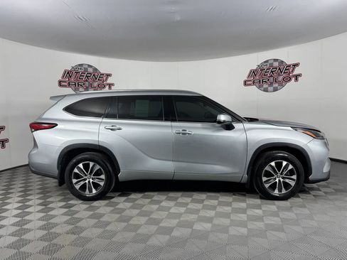 Used 2021 Toyota Highlander XLE image 8