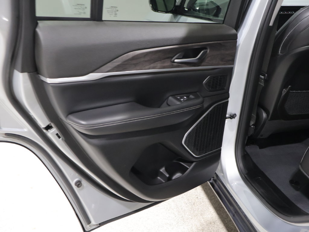 Used 2023 Jeep Grand Cherokee 4WD 4xe image 19