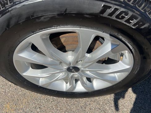 Used 2022 Kia Telluride LX image 39