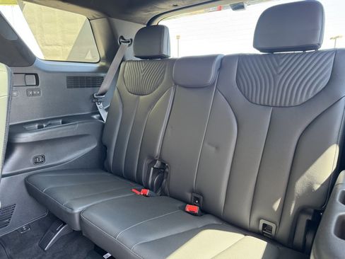 Used 2024 Hyundai Palisade Calligraphy image 43
