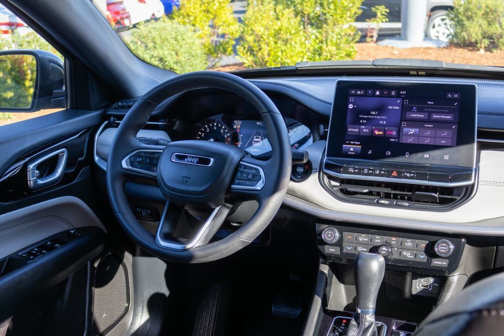 Used 2025 Jeep Compass Limited AWD/4WD image 11
