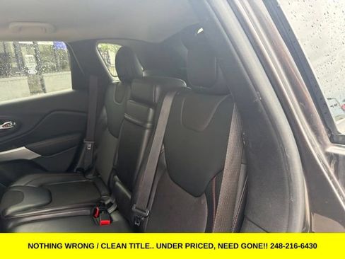 Used 2017 Jeep Cherokee Trailhawk w/ Cold Weather Group AWD/4WD image 10