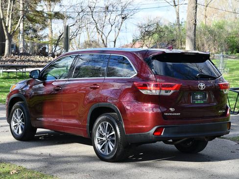 Used 2018 Toyota Highlander XLE image 4