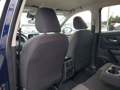 Used 2025 Nissan Rogue SV FWD image 9