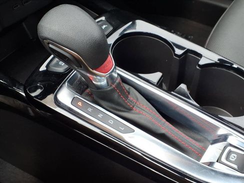 Used 2025 Chevrolet Trax RS image 16