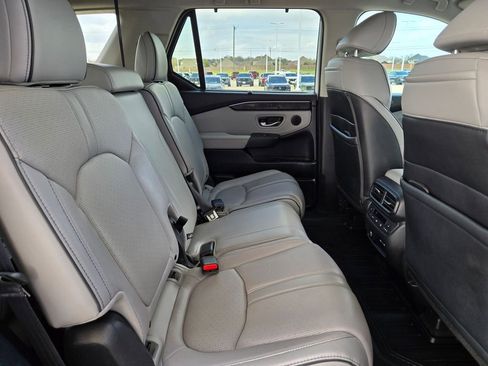 Used 2025 Honda Pilot Elite image 25