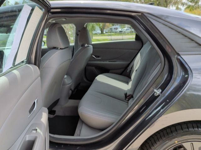 Certified 2021 Hyundai Elantra SEL FWD image 15