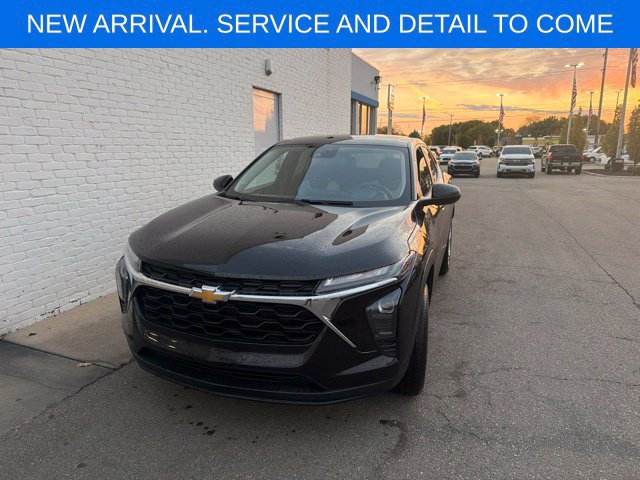 Used 2024 Chevrolet Trax LS w/ LS Convenience Package FWD image 1