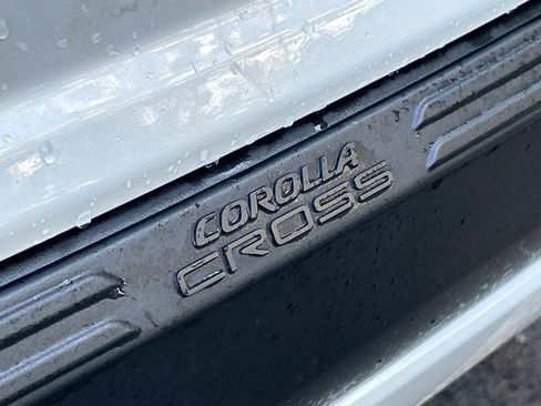Used 2024 Toyota Corolla Cross XLE w/ Convenience Package AWD/4WD image 18