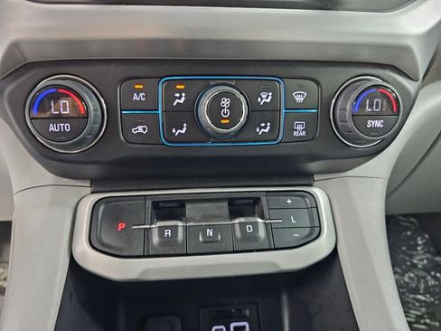Used 2023 GMC Acadia SLT FWD image 24