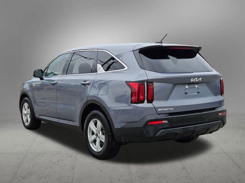 Used 2023 Kia Sorento LX image 4