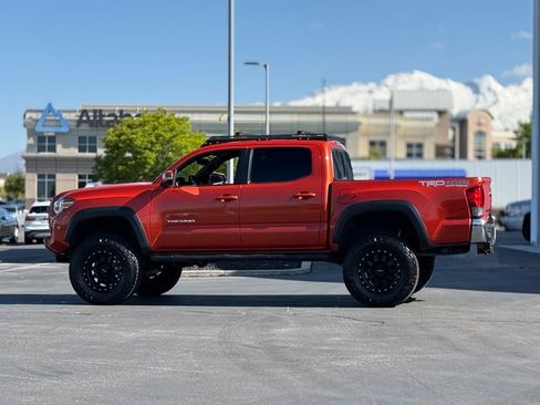 Used 2016 Toyota Tacoma TRD Off-Road w/ Towing Package AWD/4WD image 7