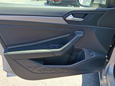 Certified 2023 Volkswagen Jetta SE w/ Panoramic Sunroof Package FWD image 12