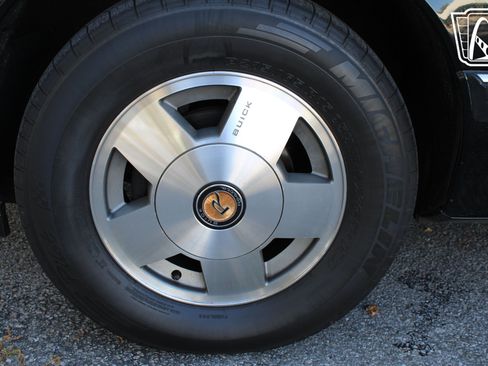 Used 1990 Buick Reatta Convertible image 39