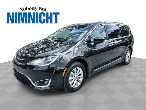 Used 2019 Chrysler Pacifica Touring-L image 1