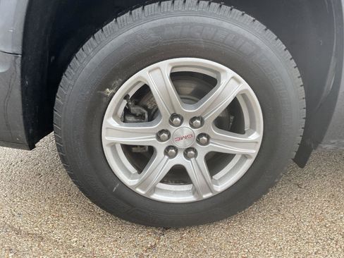 Used 2017 GMC Acadia SLE image 33