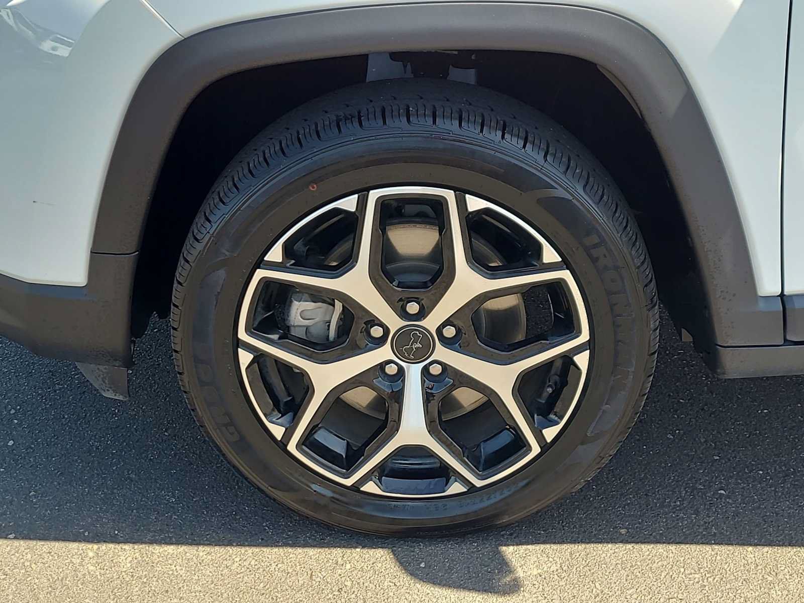 Used 2025 Jeep Compass Limited AWD/4WD image 16