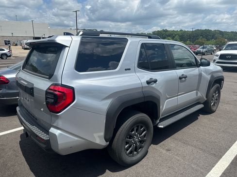 Used 2025 Toyota 4Runner SR5 AWD/4WD image 4