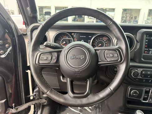 Used 2023 Jeep Gladiator Sport AWD/4WD image 21