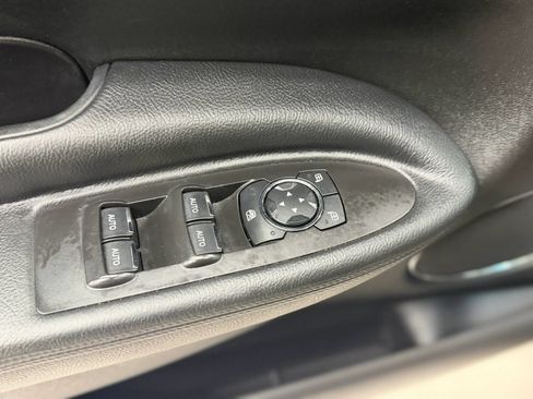 Used 2013 Lincoln MKT AWD image 24