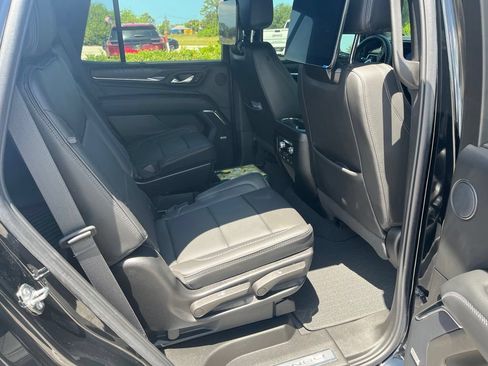 Used 2024 GMC Yukon Denali w/ Advanced Technology Package RWD image 9