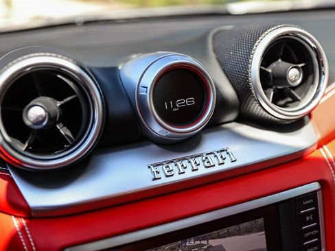 Used 2015 Ferrari California T RWD image 35