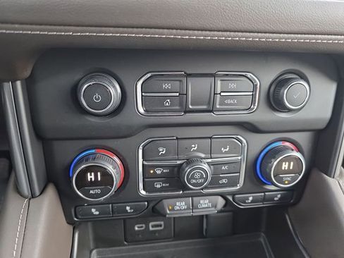 Used 2021 Chevrolet Tahoe LT w/ LT Signature Package image 37