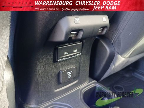 Used 2023 Jeep Wrangler Unlimited Rubicon w/ Cold Weather Group AWD/4WD image 15