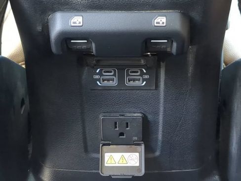 Used 2022 Jeep Wrangler Unlimited Sahara AWD/4WD image 16