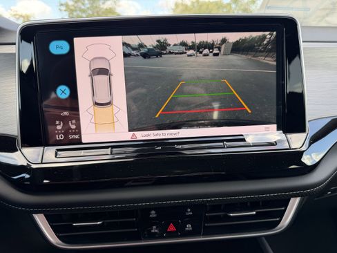 New 2026 Volkswagen Atlas Cross Sport SE image 19