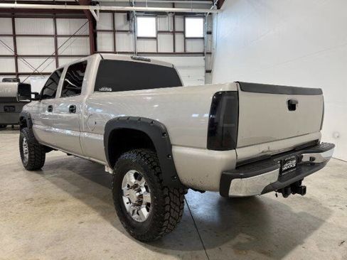 Used 2005 GMC Sierra 2500 SLE w/ Heavy-Duty Power Package AWD/4WD image 11